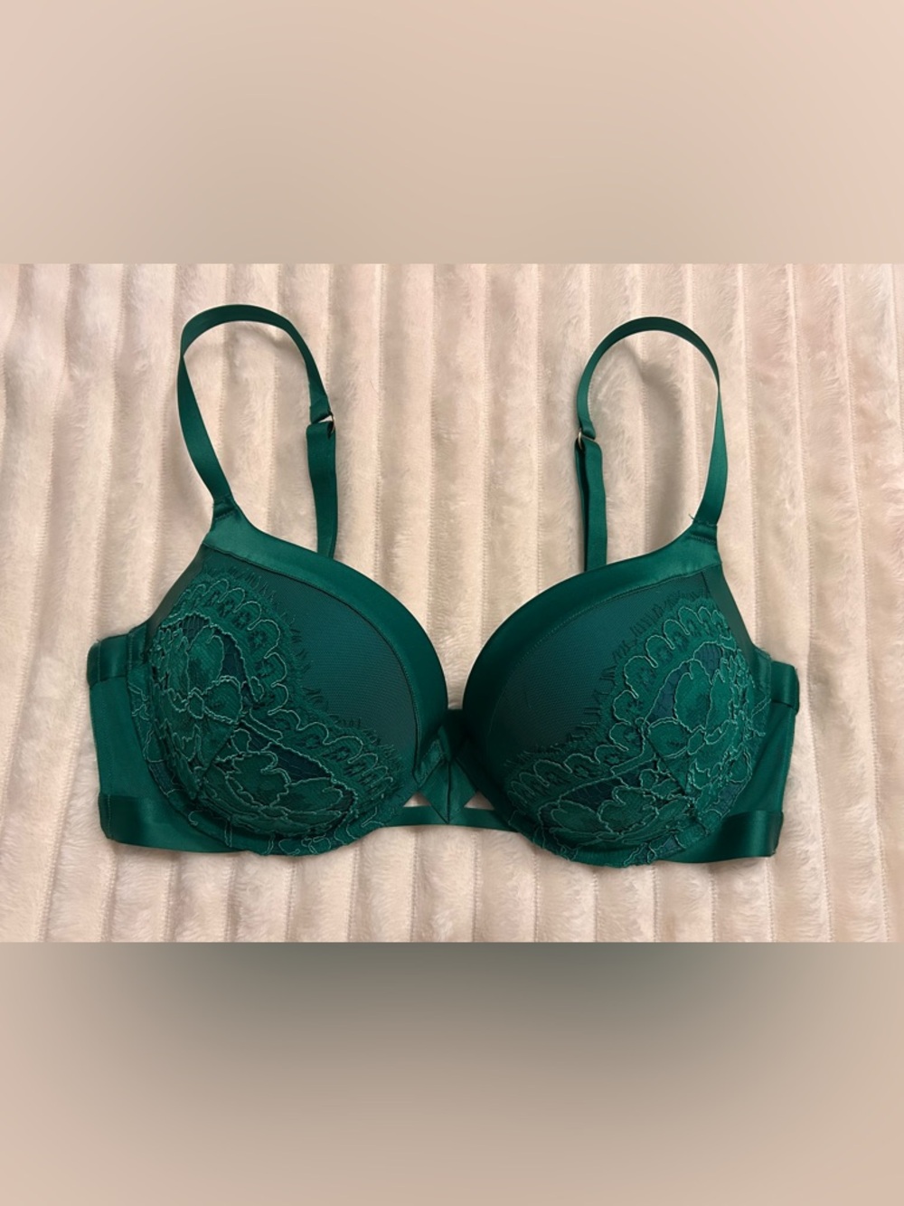 EUC Victoria’s Secret Emerald Lace Push-Up Bra Size 36D